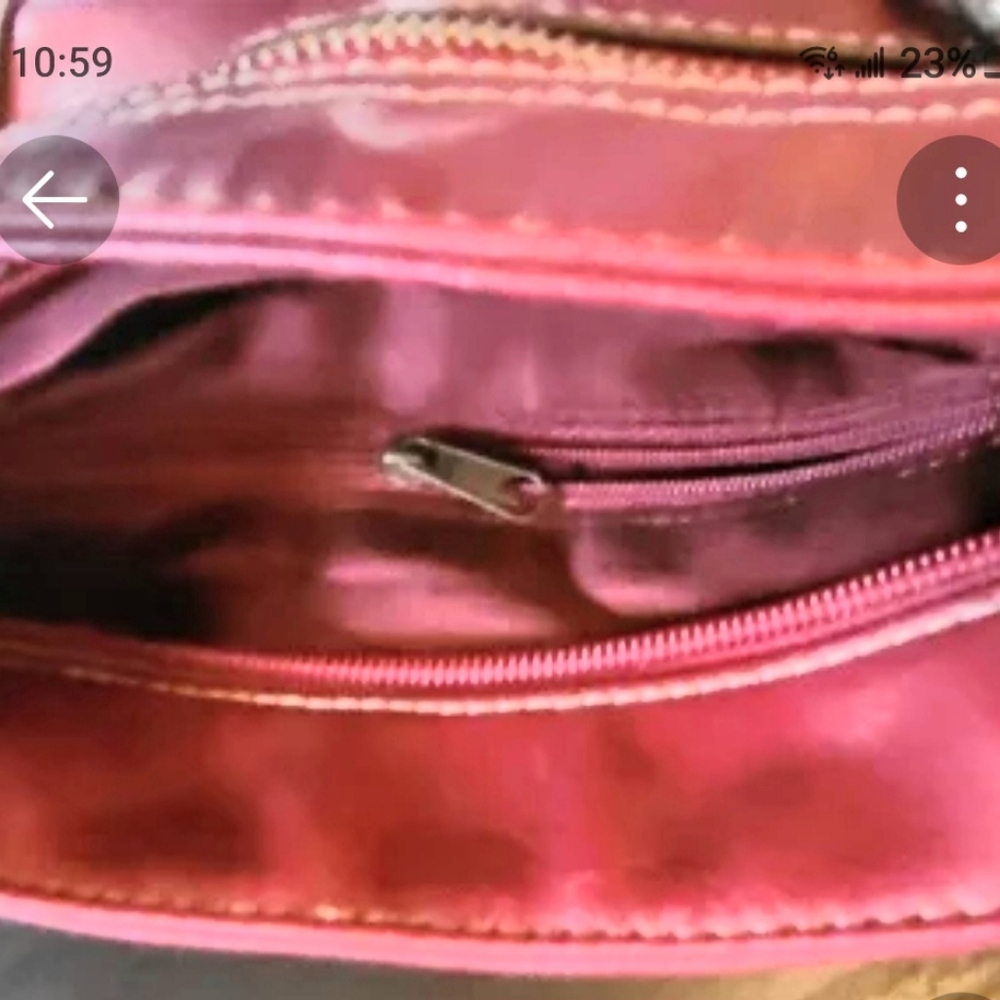 Womans red leather hand purse. - Picture 5 of 7